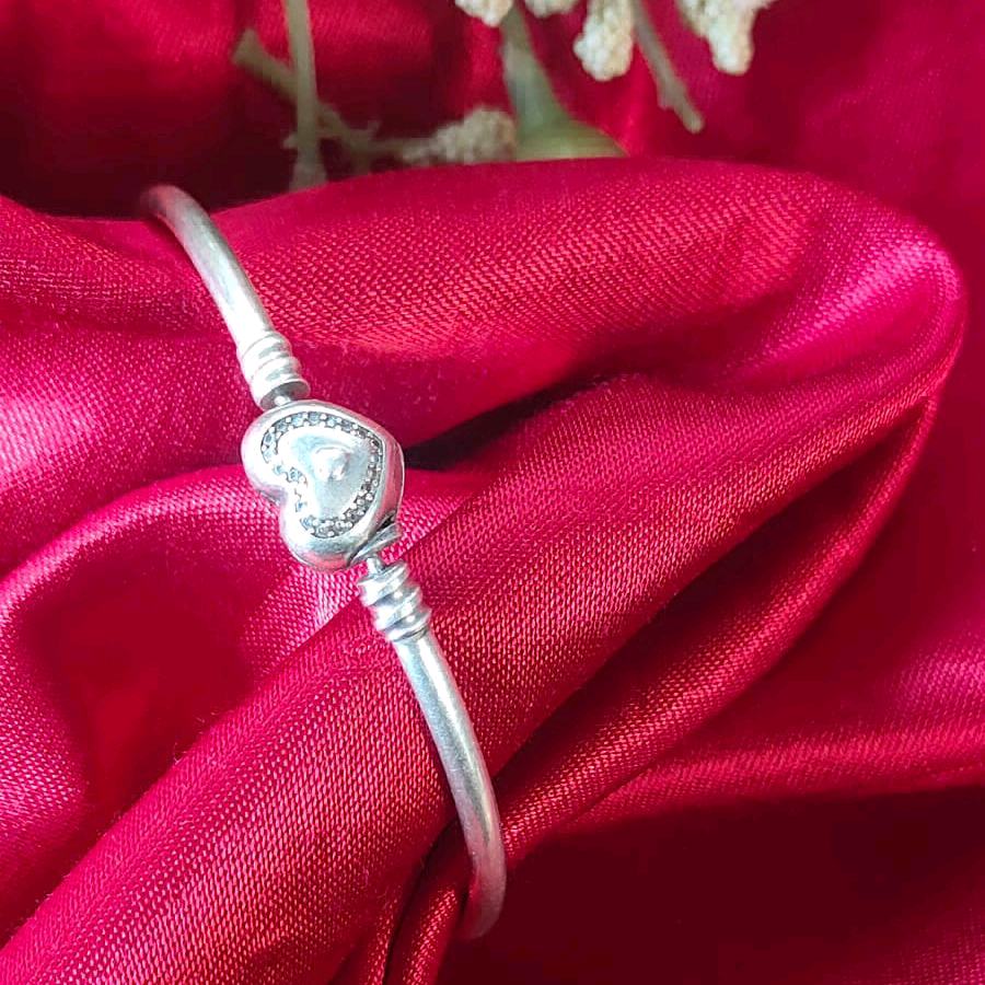 Pandora Moments Heart Clasp Bangle 